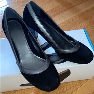 Gap Size 7.5 Suede Heels